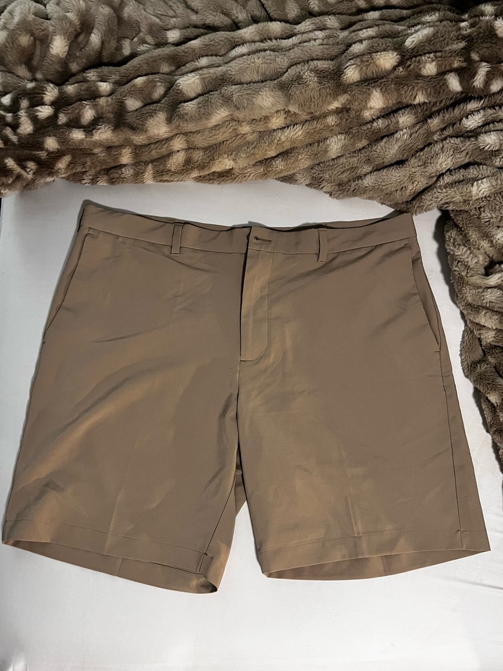 Callaway Men’s Flat Front Golf Shorts in Taupe